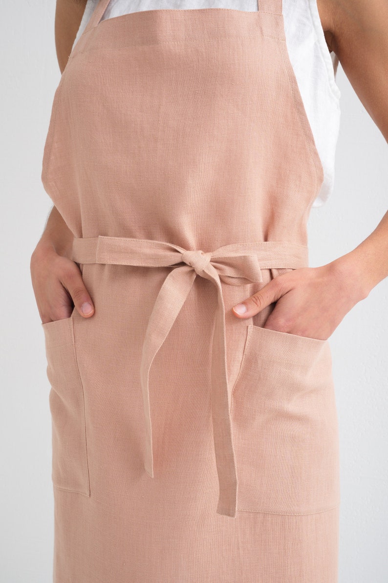 "Detail of the pocket on a soft plus size linen apron, highlighting its utility for bakers and artists."