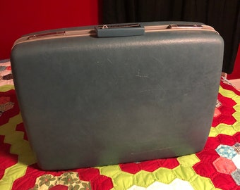 vintage royal traveler suitcase