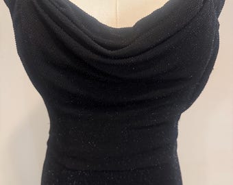 Vintage Y2K Nikibiki Schwarzes Wackelkleid • 50er Jahre Pinup Cocktailkleid • Herzförmiger Wasserfallausschnitt • Metallic Sparkle Curve Partykleid