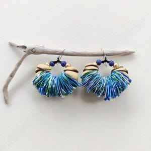 Kleine ronde leren bladoorbellen | Persoonlijke kunstcadeaus voor dames in bohostijl