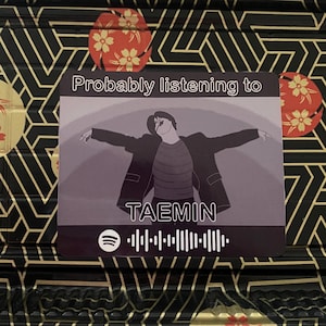 Pegatina "Probablemente escuchando a Taemin" / Código de Spotify / Kpop SHINee / Calcomanía impermeable