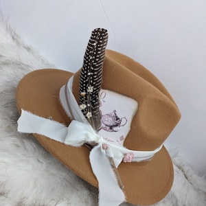 Aangepaste bloemen DIY-hoedenband met speelkaart. Voeg toe aan je favoriete Western Hat, Fedora of Wide Brim Hat! Hoedaccessoire en bandset