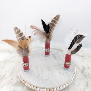 Hoedspelden! Speld met jachtgeweerschelp en verenhoed. Hoedaccessoire/westerse broche/hoedenspeld/hoedsieraden/ corsages met jachtgeweer