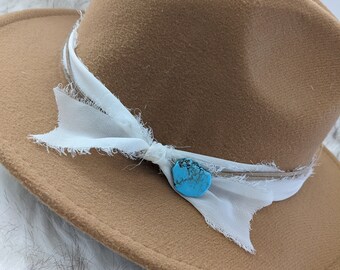 Broche Magnétique Turquoise Fantaisie - Bijou Western Fait Main - Argent/bleu/rouge