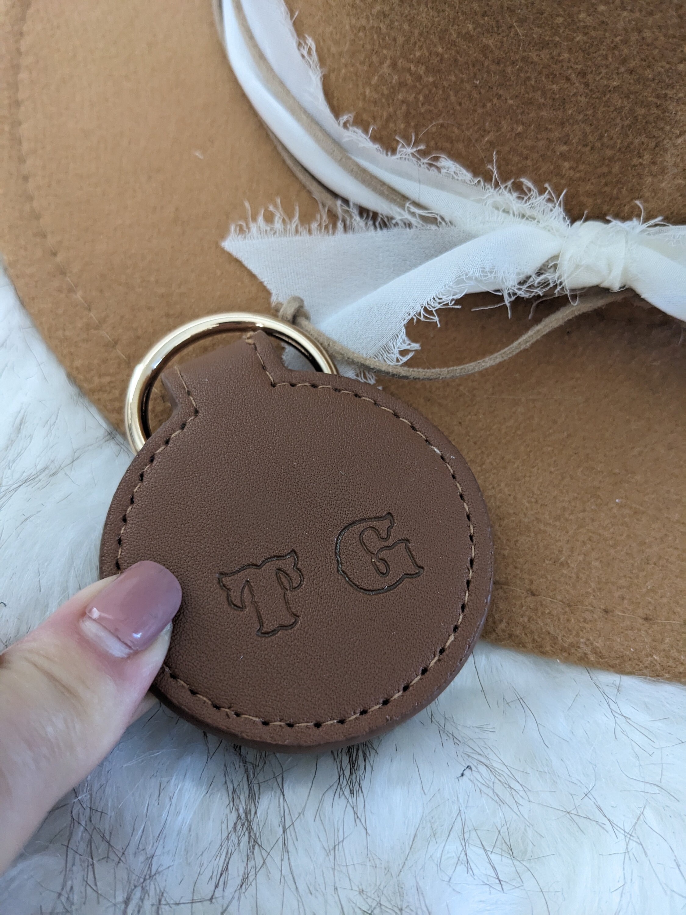 2 Stück Magnetische Hutclips Mit Daisy Design - Praktischer Huthalter Für Unterwegs