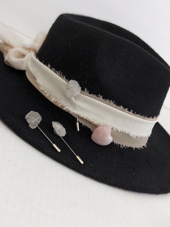 Épingle à Chapeau Vintage Argentée Avec Pierre Rose - Occasion (État Des Photos)