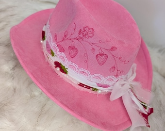 Sweet Cowgirl hat for your little cowgirl. Little girls first cowgirl hat