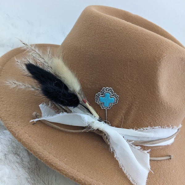 Épingles fléchées pour votre chapeau. Mettez à jour votre chapeau western préféré. À épingler sur une chemise, une veste, un sac à main ou une écharpe ! Accessoire pour chapeau/Cure-chapeau