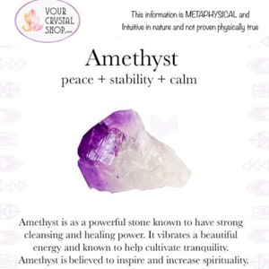 Pu&ograve; includere: Cristallo di ametista, una pietra viola e trasparente, con il testo "Ametista, pace + stabilit&agrave; + calma". L'ametista &egrave; una pietra potente nota per il suo forte potere di purificazione e guarigione. Vibra un'energia bellissima ed &egrave; nota per aiutare a coltivare la tranquillit&agrave;. Si crede che l'ametista ispiri e aumenti la spiritualit&agrave;.