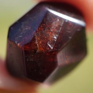 Tumbled GARNET - Almandine Garnet - AA Grade Geometric Shape Dodecahedron -Healing Crystal contains the minerals Aluminum & Silica L134