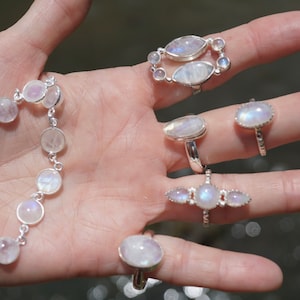 Anello di pietra di luna naturale, anello di pietra di luna d&#39;argento, gioielli di pietra di luna blu, flash blu, anello di pietra curativa - Pietra di luna bianca 925 Argento