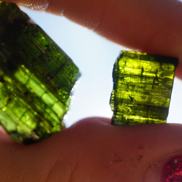 TURMALINA VERDE Cruda - Turmalina Verde Natural de Brasil - Cristal Curativo con Energía Física L62