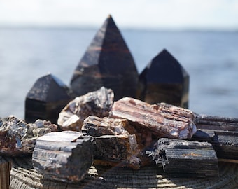 Pietra di TORMALINA NERA burattata e grezza 1-4" con lepidolite e piena di litio
