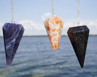 Pendolo di cristallo premium ~ NUUMMITE nera, SUNSTONE arancione, Auralite 23 e Iolite blu viola