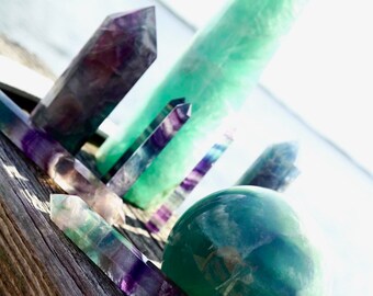 Torre di FLUORITE arcobaleno e sfera di fluorite Fluorite verde Fluorite viola Torre di cristallo Obelisco di fluorite Decorazione per la casa Sfera di cristallo Messico L64