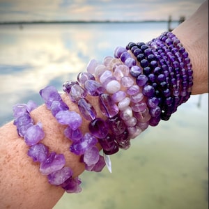 PURPLE AMETHYST Armband - facettiertes, Nugget, Chip Armband - dazu Heilkristall ~ Kronen Chakta - aus Brasilien L159