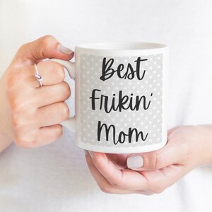Beste Frikin '(fucking) moeder, moeder mok, beste moeder cadeau, moeder verjaardag, beste moeder ooit, schoonmoeder cadeau, grappige moeder koffie mok