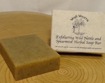 Exfoliating Wild Nettle and Spearmint Herbal Soap Bar. 100% Natural, Ecofriendly and Handmade.