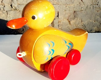 Wooden duck toy / vintage pull along duck toy / colorful duck toy