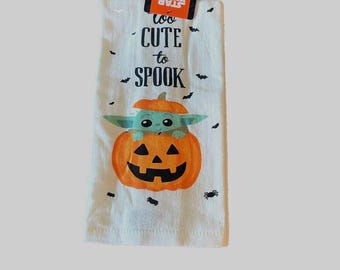 Toalla de cocina de Halloween de Grogu de Disney Star Wars, "Demasiado lindo para asustar".