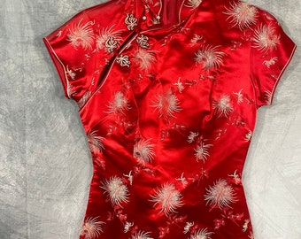 vintage Madame Koo Chinese Cheongsam robe en satin rouge taille 8 fentes latérales brocart satin