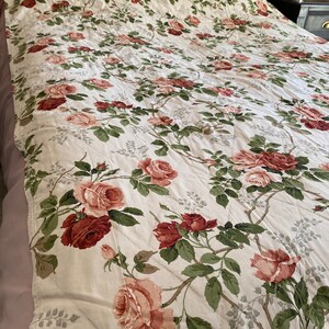 Antique c1920s North Country beautiful Handmade Durham Roses quilt bedcover patchwork in faded timeworn used condition