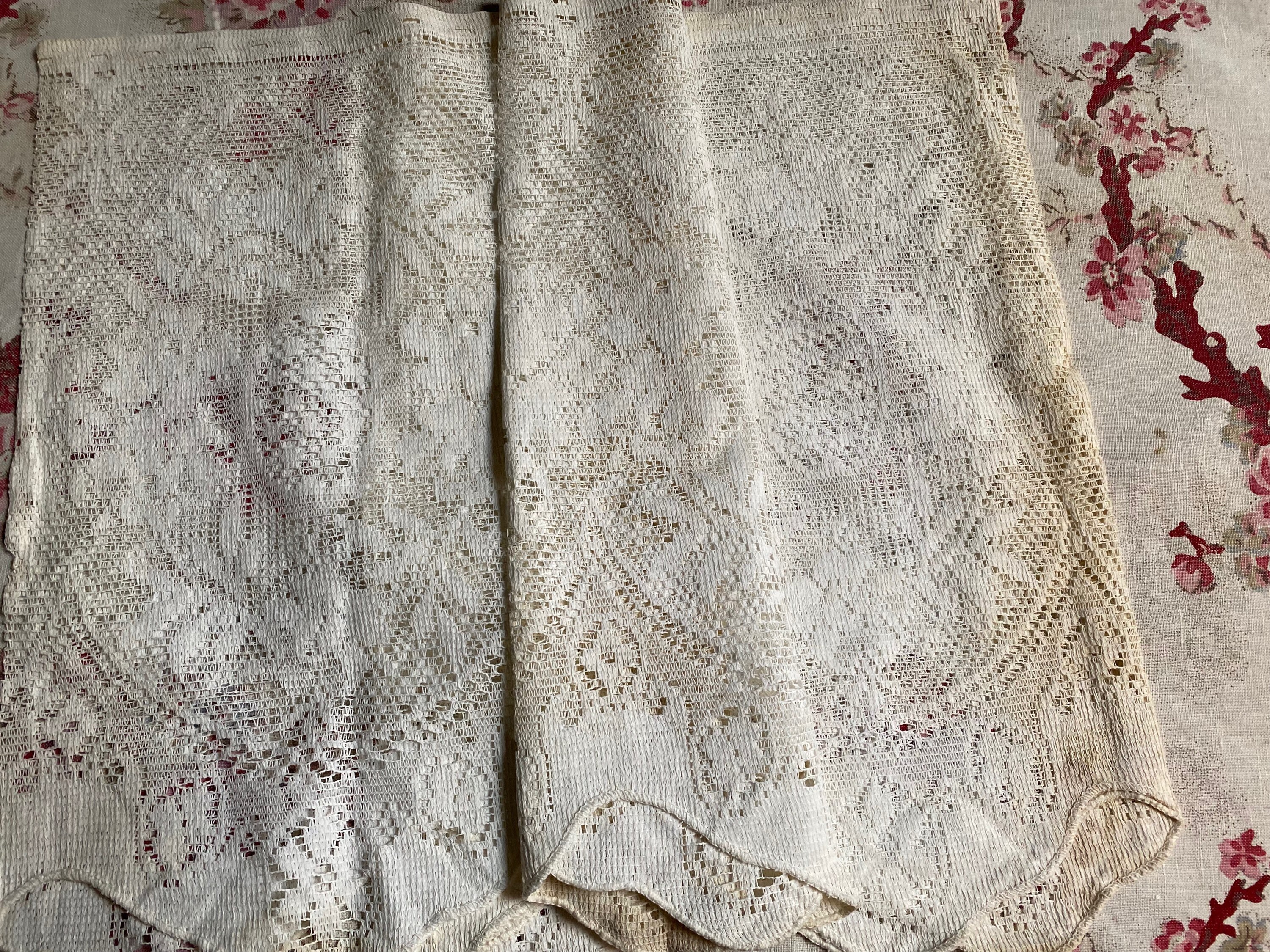 Vintage Rue de France whit cotton lace brise-bise cafe curtain valance 23" drop 