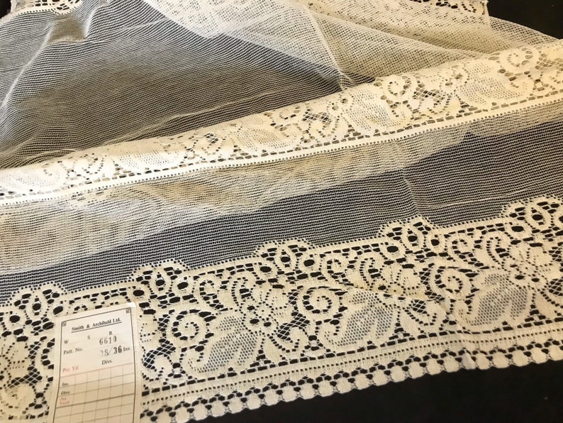Vintage Arts /& Crafts period shabby chic cottage cotton lace curtain panel c1940s 3235