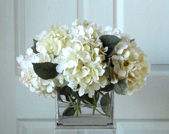 SILK White&Cream Hydrangea Arrangement-Modern Farmhouse Decor-Flower Arrangement-Silk flowers-Flowers-Rustic Style Silk Arrangement