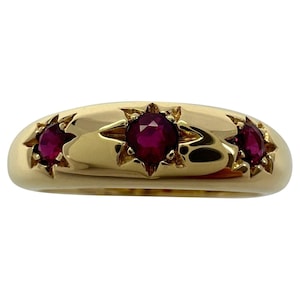 Rare Vintage Van Cleef & Arpels Star Set Ruby 18k Yellow Gold Three Stone Ring