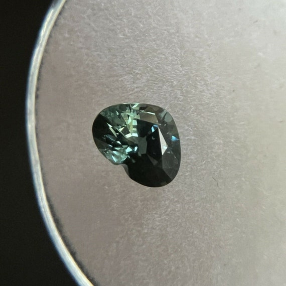 Saphir Bleu-Vert D'Australie - 6 Mm X 5.2 Mm - Naturel, Chauffé - 0.75 Carats