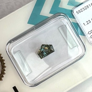 1.23ct UNTREATED Colour Change Sapphire PENTAGON Cut Green Blue IGI certified