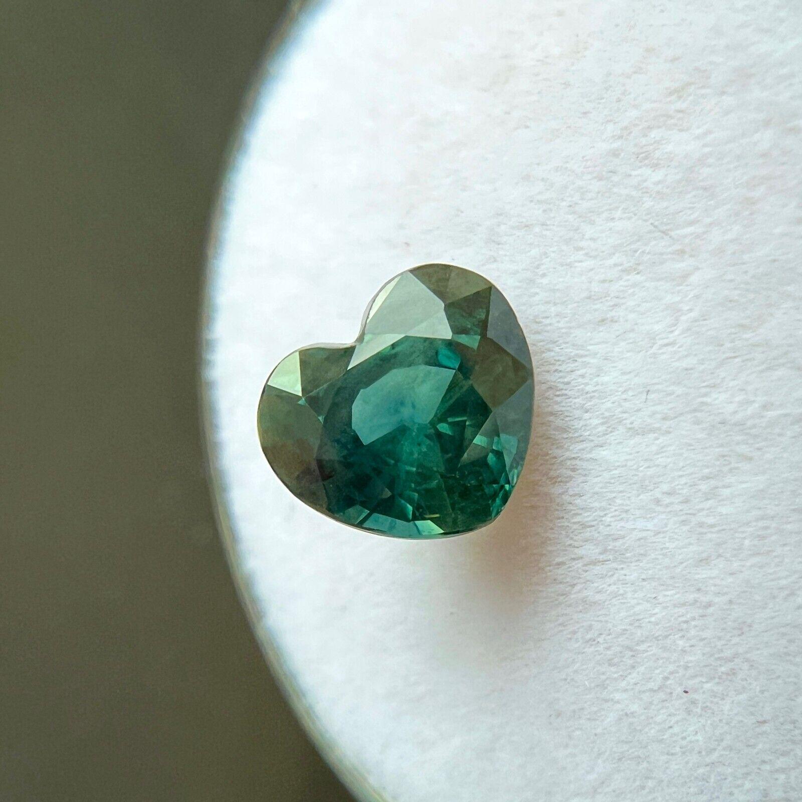 Saphir bleu vert taille ovale Origine Australie P. 0,82 carats, Vente aux enchères : Bijoux Saphir bleu vert taille ovale Origine Australie P. 0,82 carats, Vente aux enchères : Bijoux