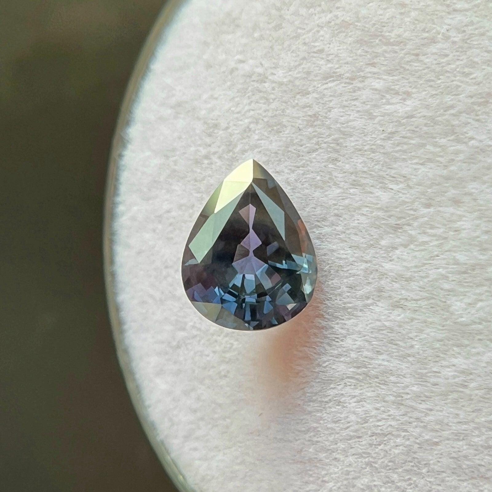 天然の深紫ブルーサファイア ペアカット 0.97ct 希少 ルースジェム 7x5