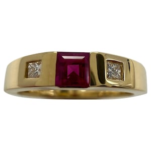 Vintage Tiffany & Co Princess Red Ruby Diamond 18k Yellow Gold Three Stone Ring