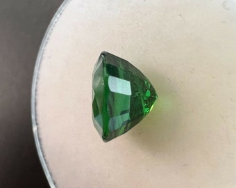 Tsavorite Naturelle 2.37 Carats – Vert Intense – Taille Ovale Excellente – Avec Certificat ALGT