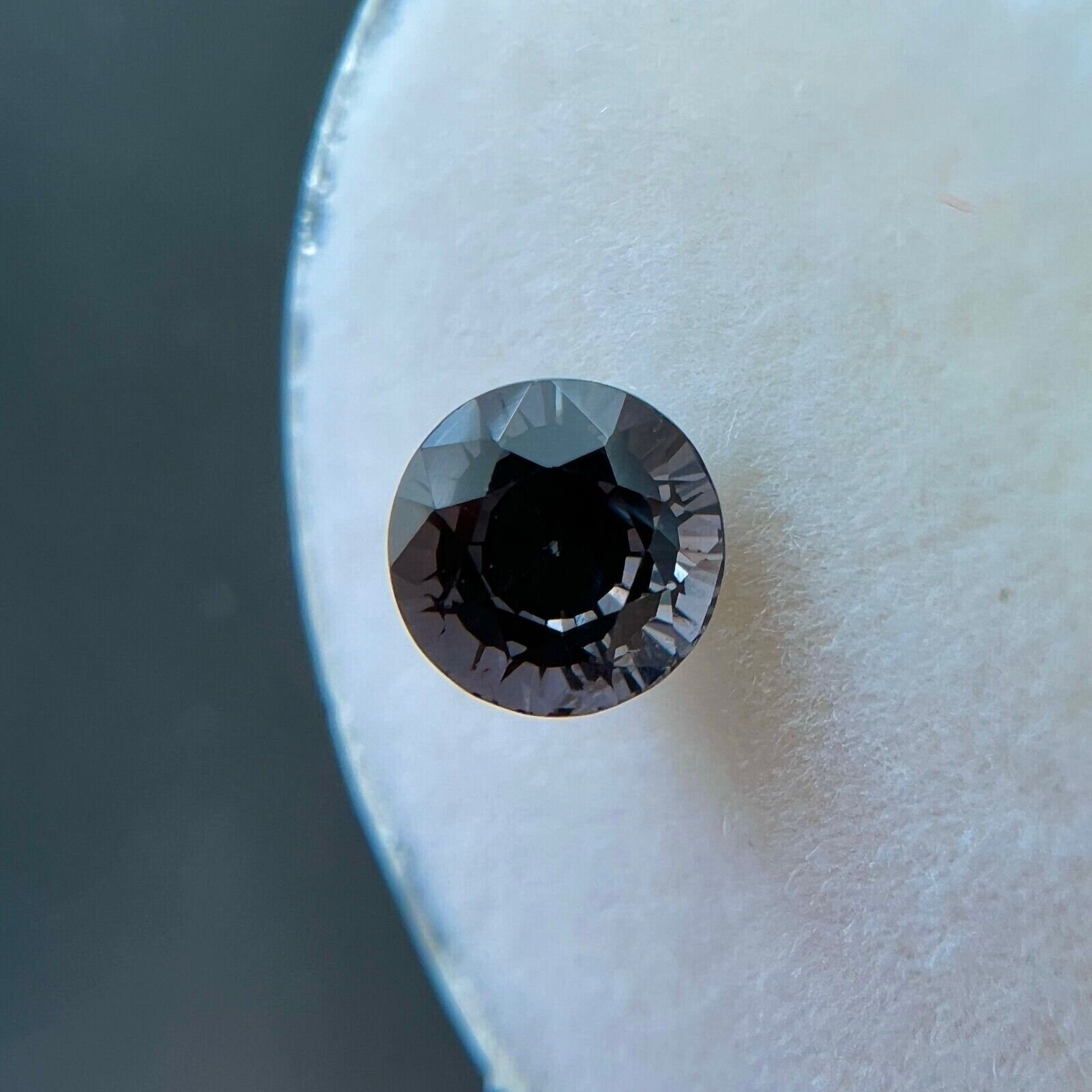 Pierre Précieuse Spinelle Naturelle 1,38 Ct - Couleur Gris Foncé Violet, Ronde 6 Mm, Neuf