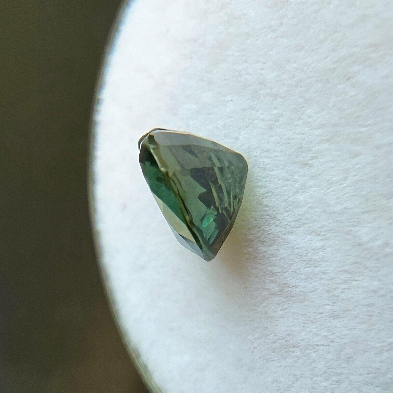 RARE !! SAPHIR BLEU VERT DE TANZANIE : 0,84 CARAT ★★ p206.129t