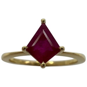 0.73ct Pinkish Red Ruby Fancy Kite Cut 18k Yellow Gold Modern Solitaire Ring