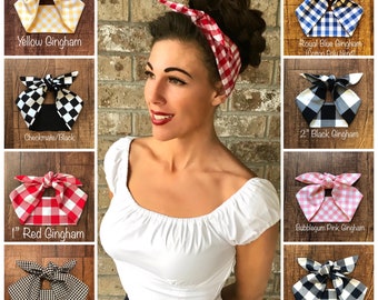Diadema ancha con lazo y estampado de cuadros vichy estilo retro Miranda, estilo años 50, 60 y 40. Estilo rockabilly pin-up vintage. Color negro, rojo y azul.