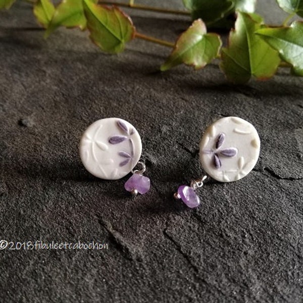 Boucles d'oreilles puces céramique et acier inoxydable, boucles blanches et violettes, boucles d'oreilles à pampilles chips d'améthyste