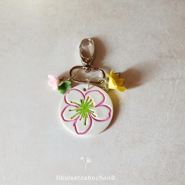 Bijou de sac céramique "Ciste", pendentif céramique et fleurettes, accessoire sac porcelaine, porte clés blanc/rose/vert, porte clés fleur