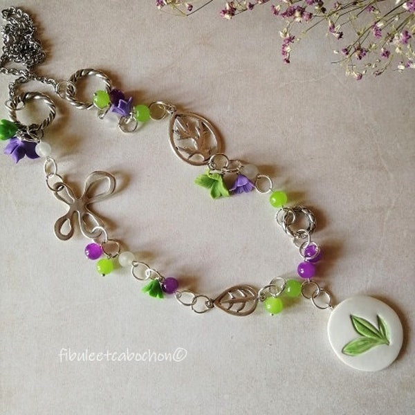 Collier Sautoir céramique "Amarante", collier fleurs / feuilles et perles, sautoir vert et violet, pendentif porcelaine, sautoir bohème