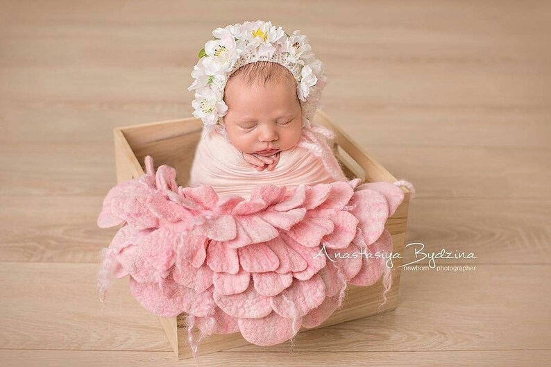 Merino wool blanket baby photo prop Flower backdrop Newborn photo prop girl Wool felt flowers Newborn blanket prop photography