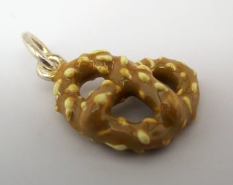 PRETZEL CHARM, Brezel Anhänger, Brezel Geschenk, Sterling Silber, Charms, Emaille Charms, Oktoberfest, Deutschland, Charm Armband, Lebensmittel Schmuck