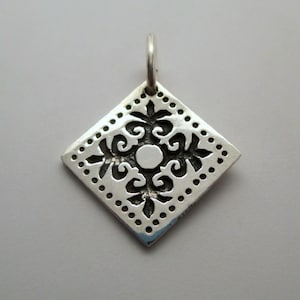 FLEUR DE LIS Charm, Fleur de Lis Pendant, Silver Fleur de Lis, French Charm, Quilt Square, Gift for Her, Sterling Silver, Charms, Vintage