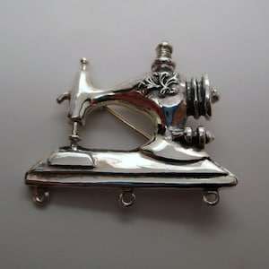 SEWING MACHINE PIN, Charms, Scarf Pin, Charm Brooch, Handbag Charm, Charm Pin, Mom Gift, Silver Charm Pin, Mothers Day Gift, Silver Brooch