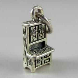 ARMOIRE HOOSIER, breloque, amateur d&#39;antiquités, bijoux en argent, breloques en argent, collectionneur d&#39;antiquités, cuisine de collection, bracelet à breloques, petit pendentif