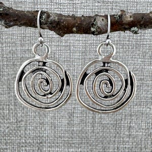 Pendientes colgantes en espiral plateados: estilo bohemio ligero, 3,17 cm de caída.