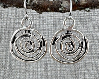 Pendientes colgantes en espiral plateados: estilo bohemio ligero, 3,17 cm de caída.